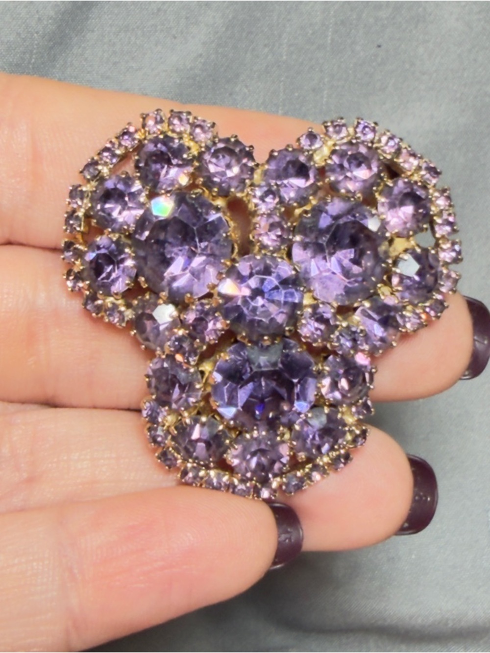 Vintage Purple Rhinestone Cluster Brooch Round Floral Gold Tone Pin - Picture 7 of 8